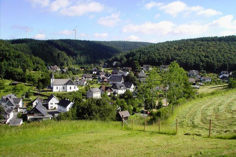 Ferienwohnung Rundumgruen Olpe bei Meschede エクステリア 写真